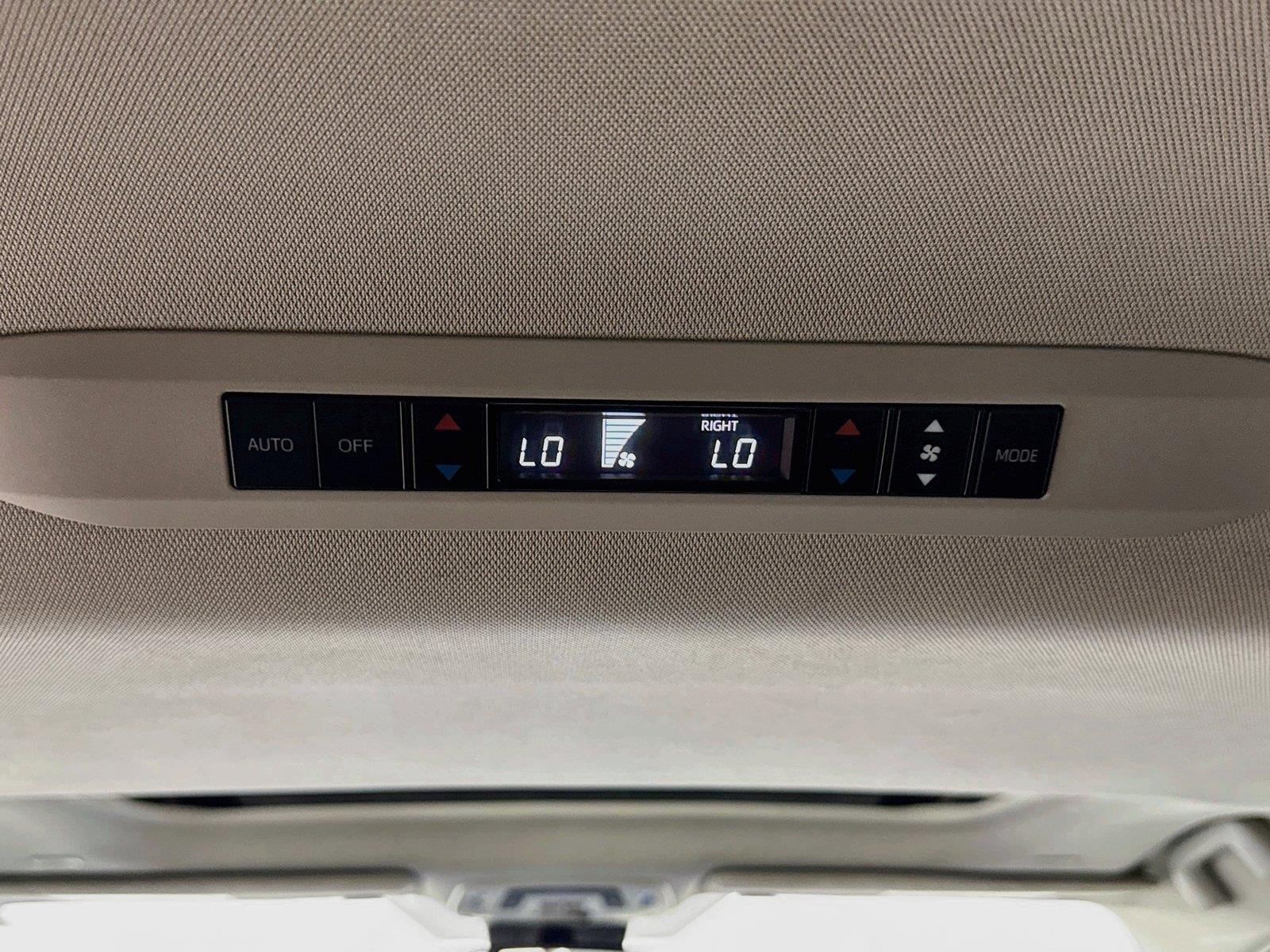 2025 Toyota Sienna XLE 8-Passenger photo 36