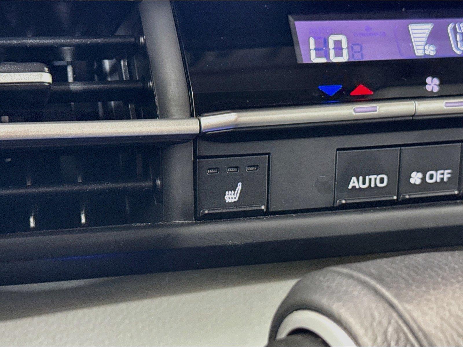 2025 Toyota Sienna XLE 8-Passenger photo 7
