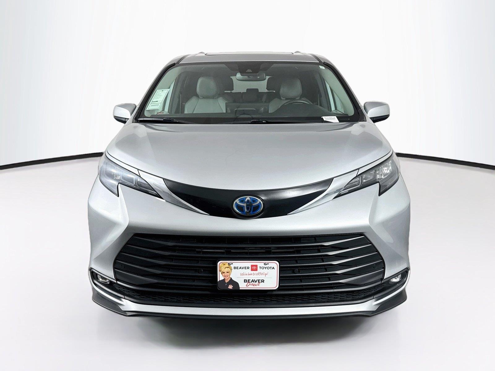 2025 Toyota Sienna XLE 8-Passenger photo 8