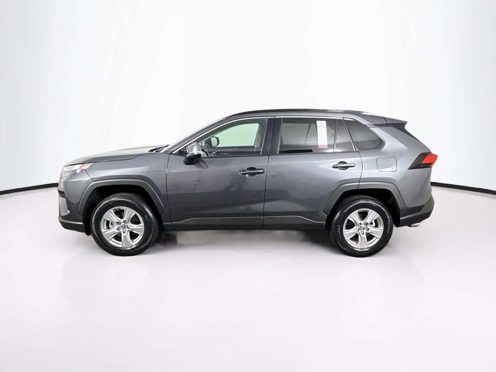 2025 Toyota RAV4 XLE photo 11