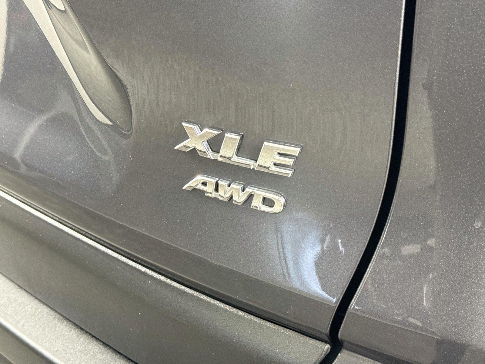 2025 Toyota RAV4 XLE photo 12