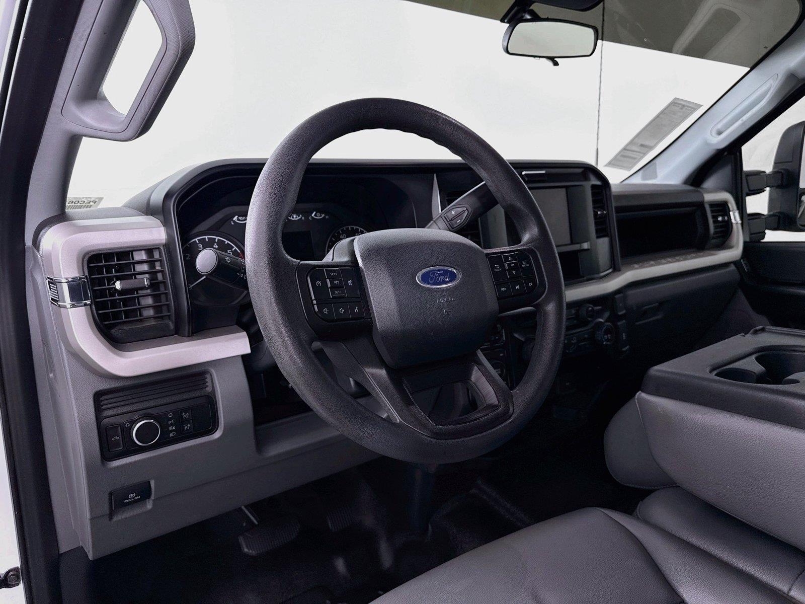 2026 Ford Super Duty F-250 SRW XL photo 3