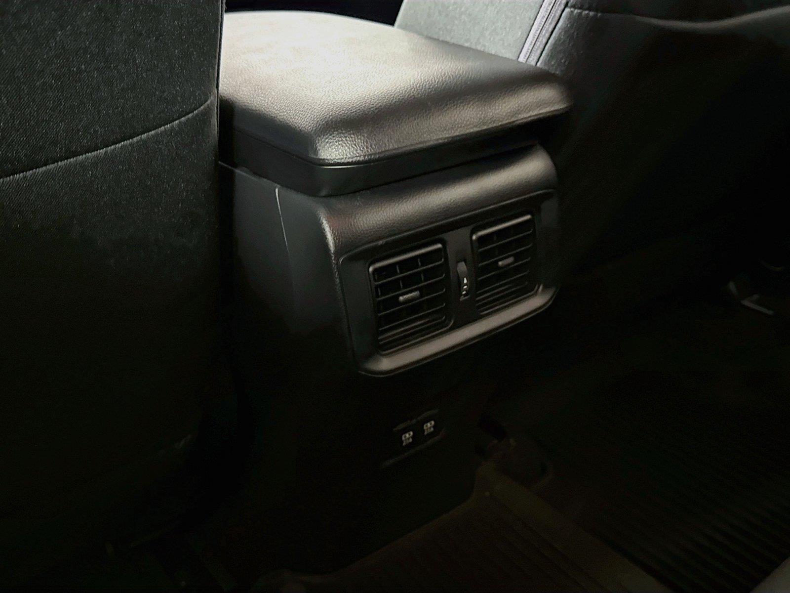 2021 Toyota RAV4 Hybrid XLE photo 31
