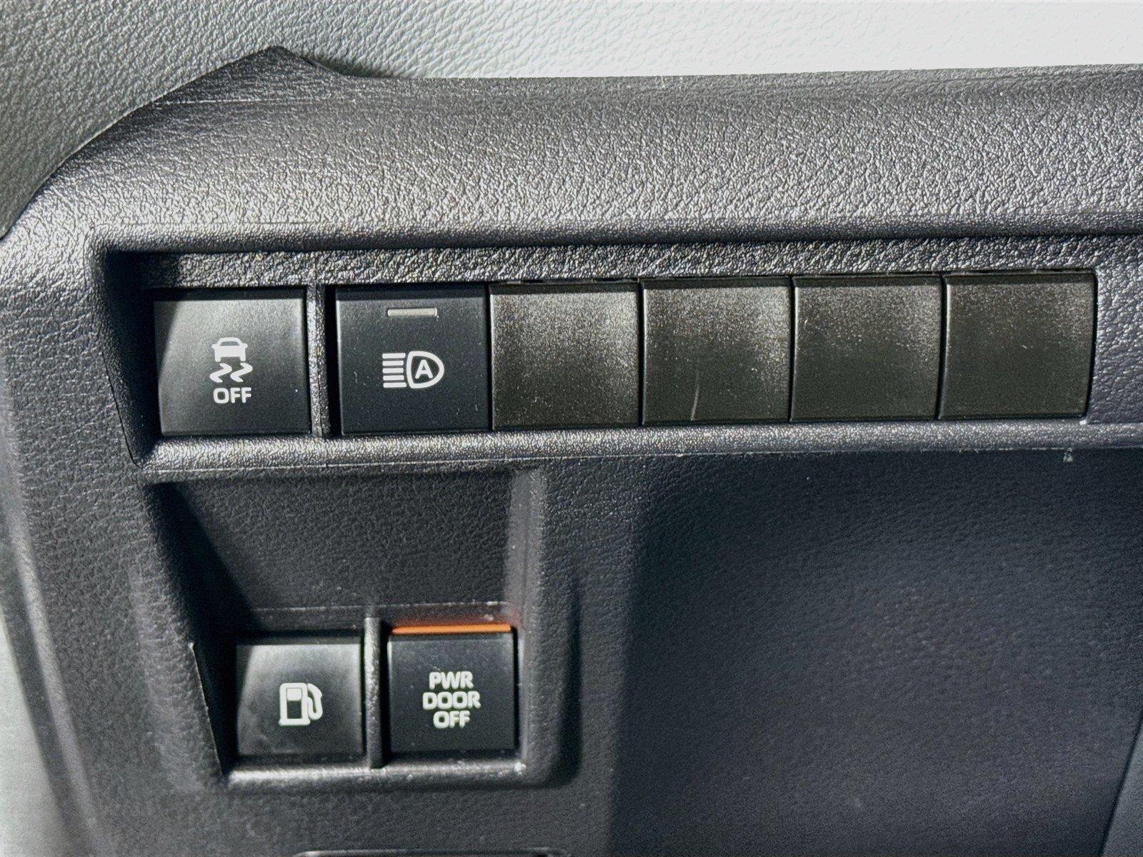2025 Toyota Sienna XLE 8-Passenger photo 15