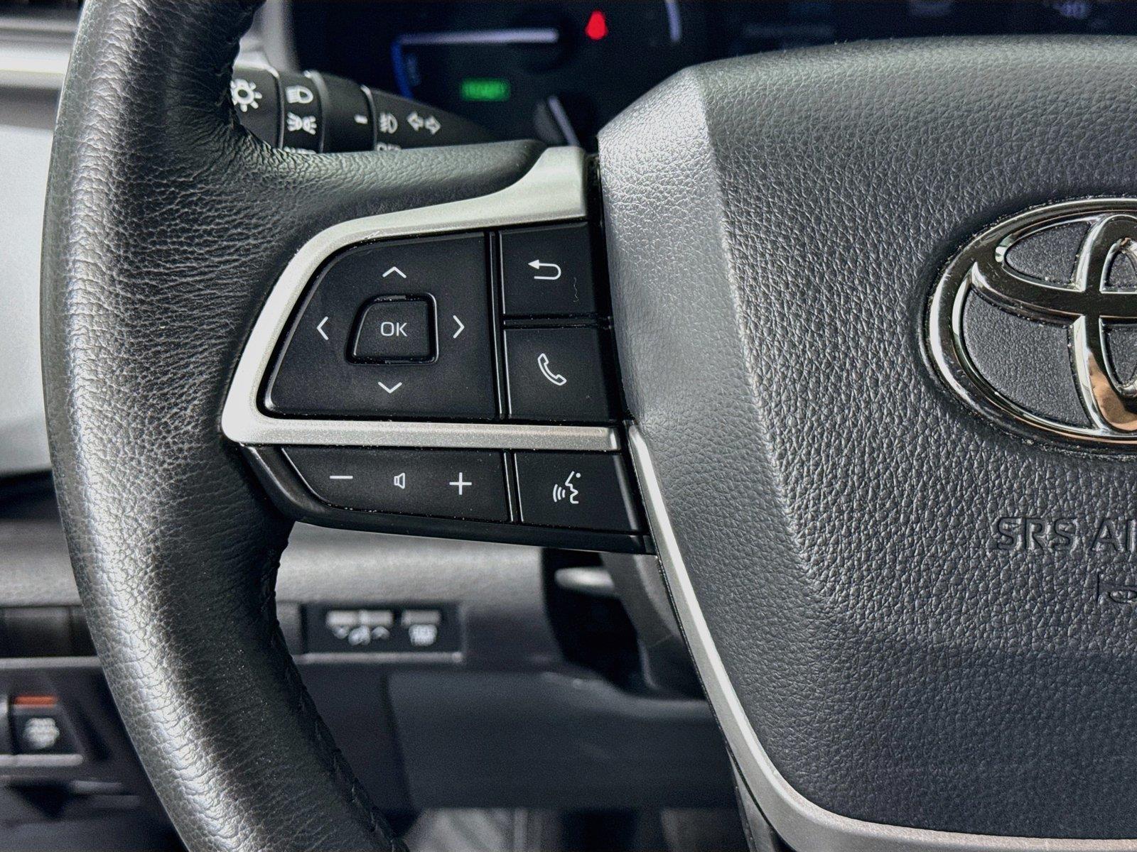 2025 Toyota Sienna XLE 8-Passenger photo 17