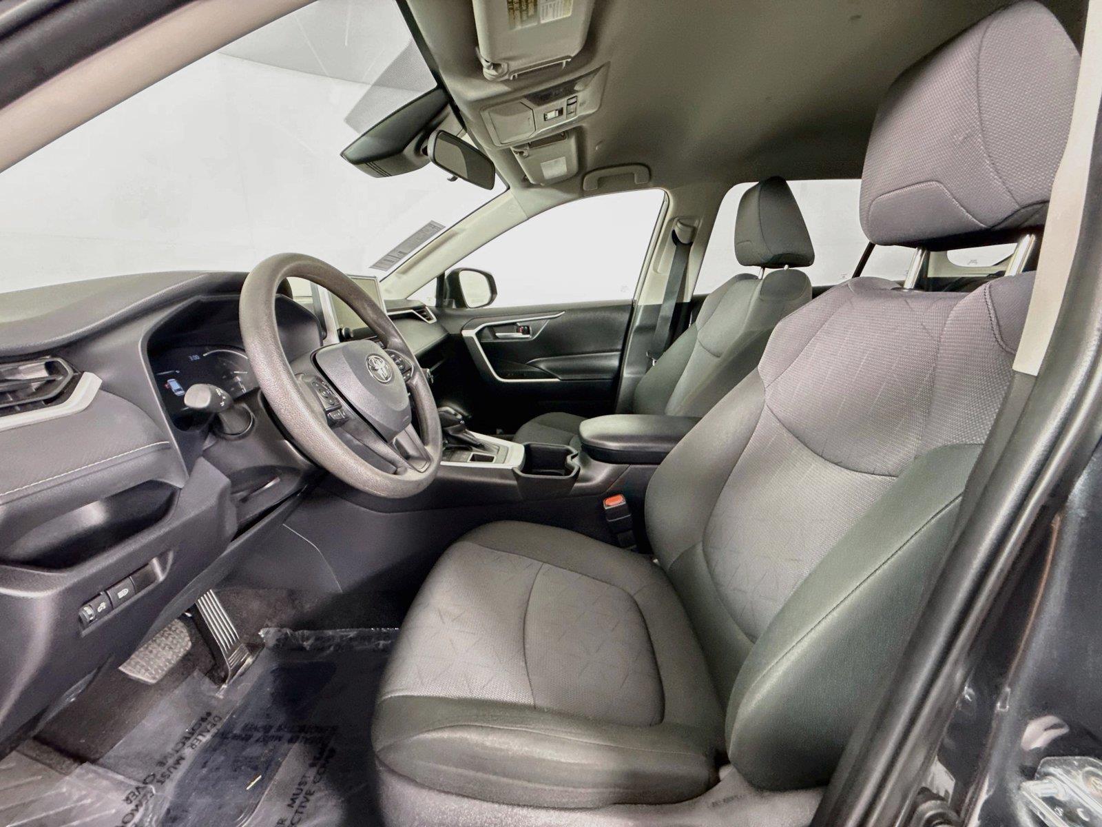 2025 Toyota RAV4 XLE photo 2
