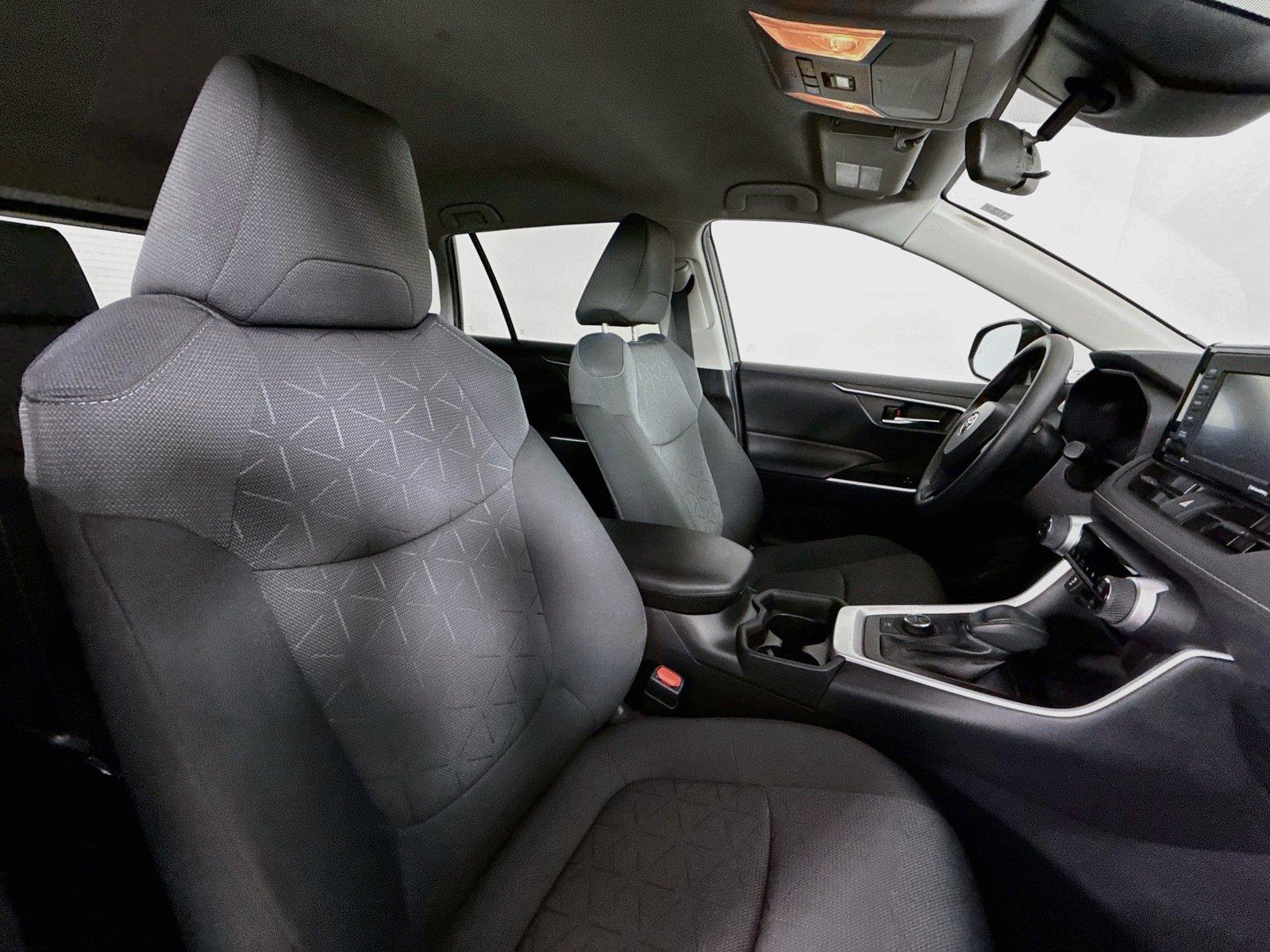 2021 Toyota RAV4 Hybrid XLE photo 39