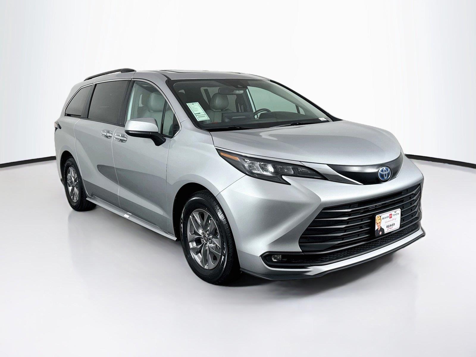 2025 Toyota Sienna XLE 8-Passenger photo 9