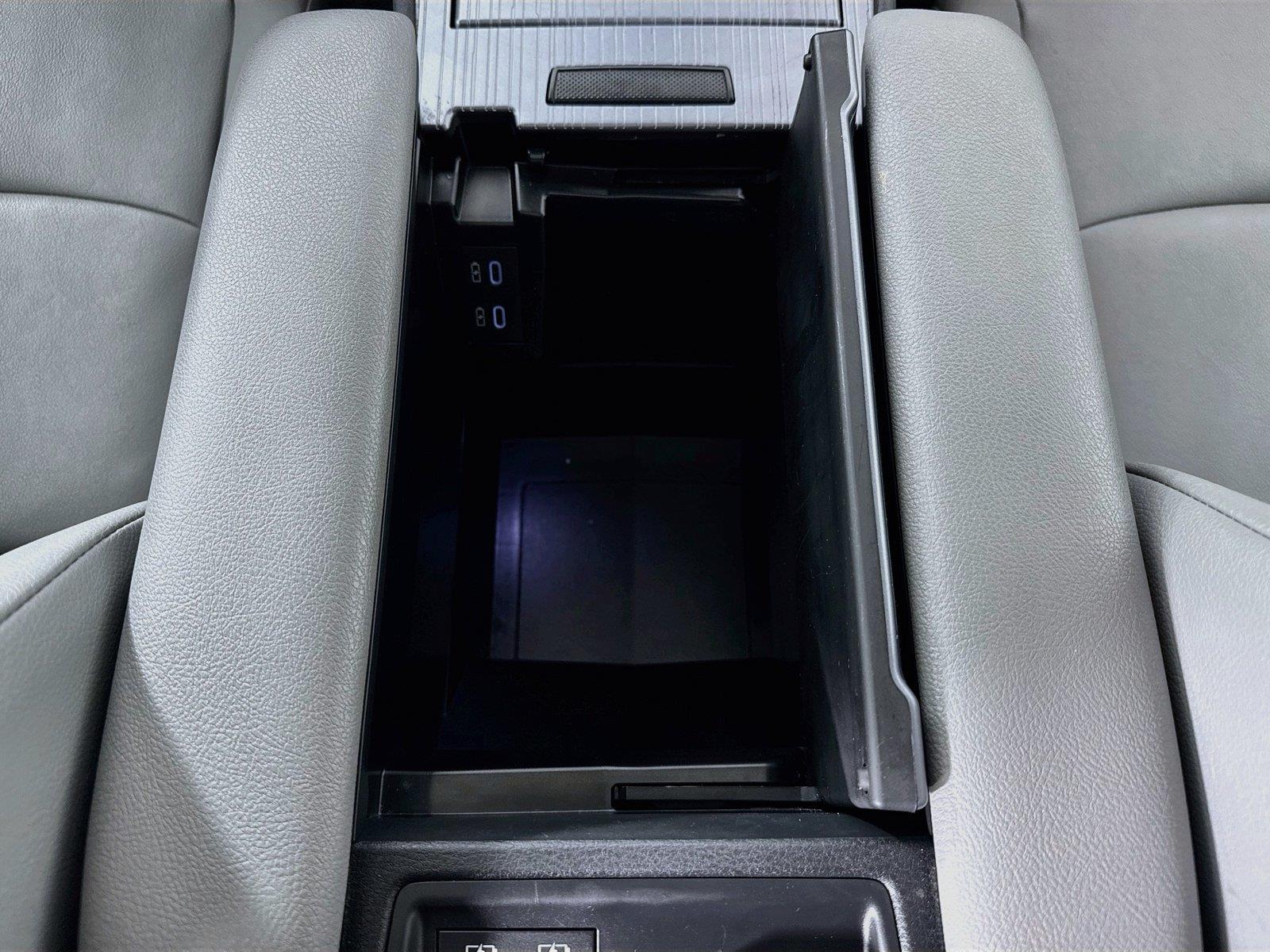 2025 Toyota Sienna XLE 8-Passenger photo 33