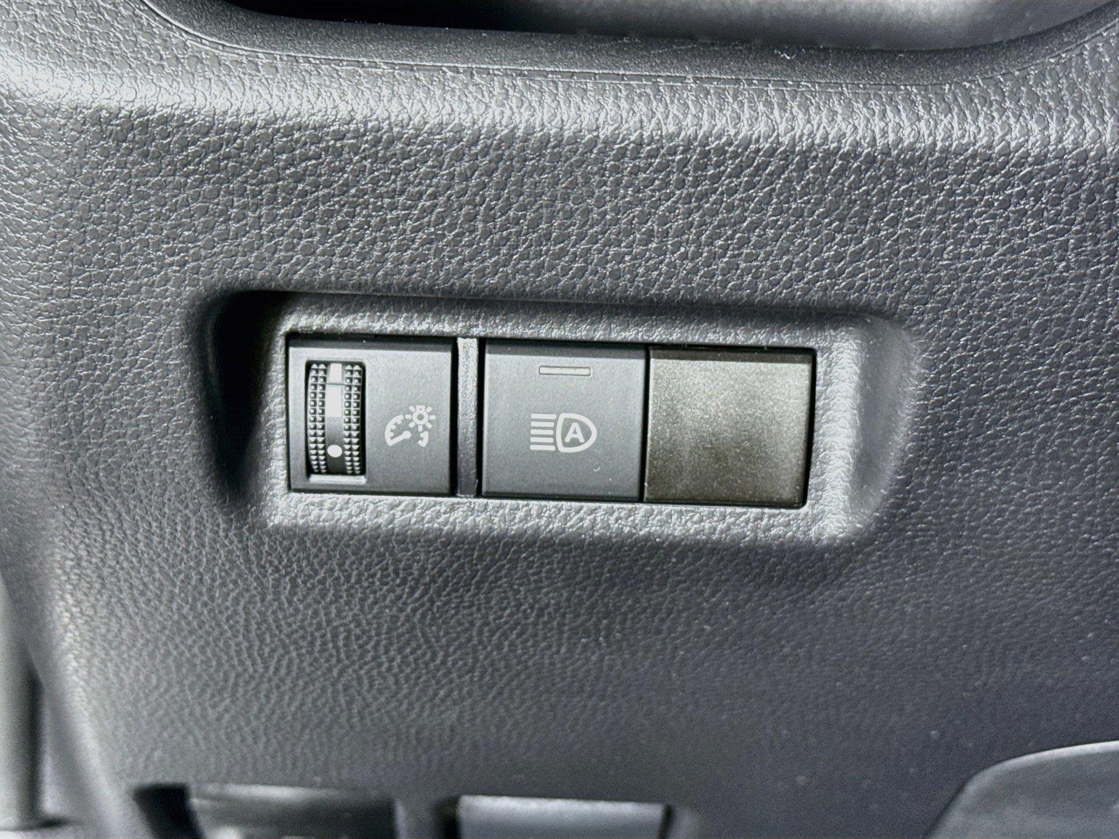 2025 Toyota RAV4 XLE photo 13