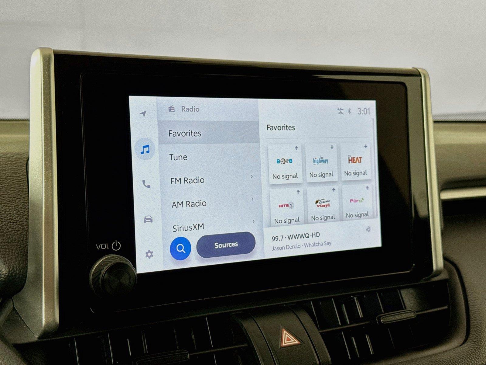 2025 Toyota RAV4 XLE photo 20