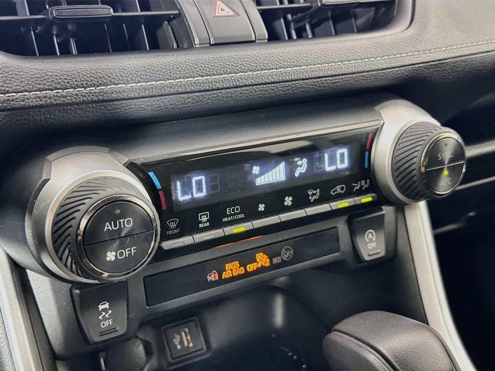 2025 Toyota RAV4 XLE photo 22
