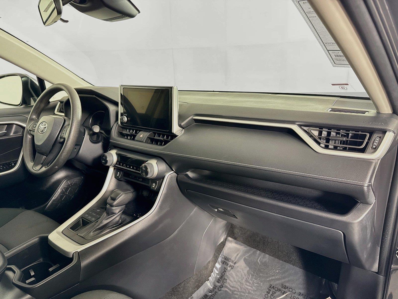 2025 Toyota RAV4 XLE photo 39