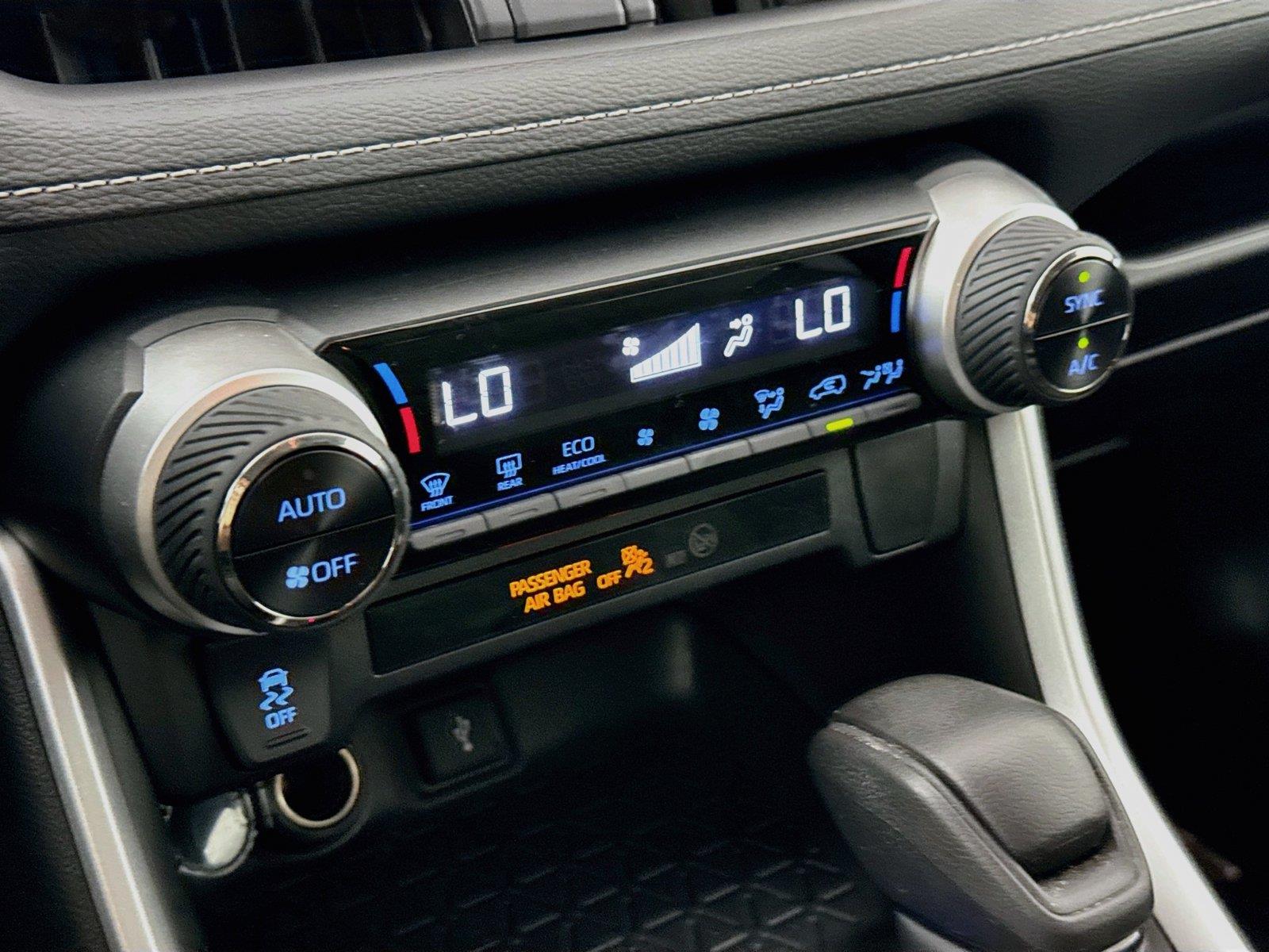 2021 Toyota RAV4 Hybrid XLE photo 22