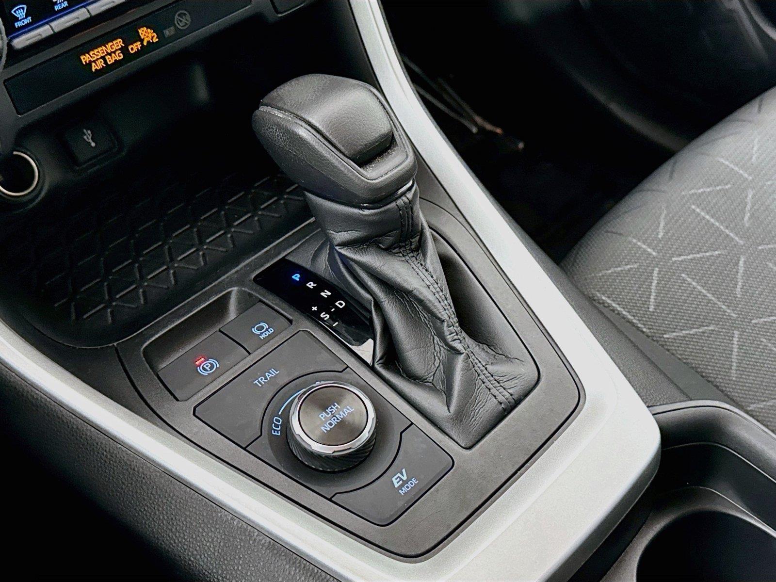 2021 Toyota RAV4 Hybrid XLE photo 23