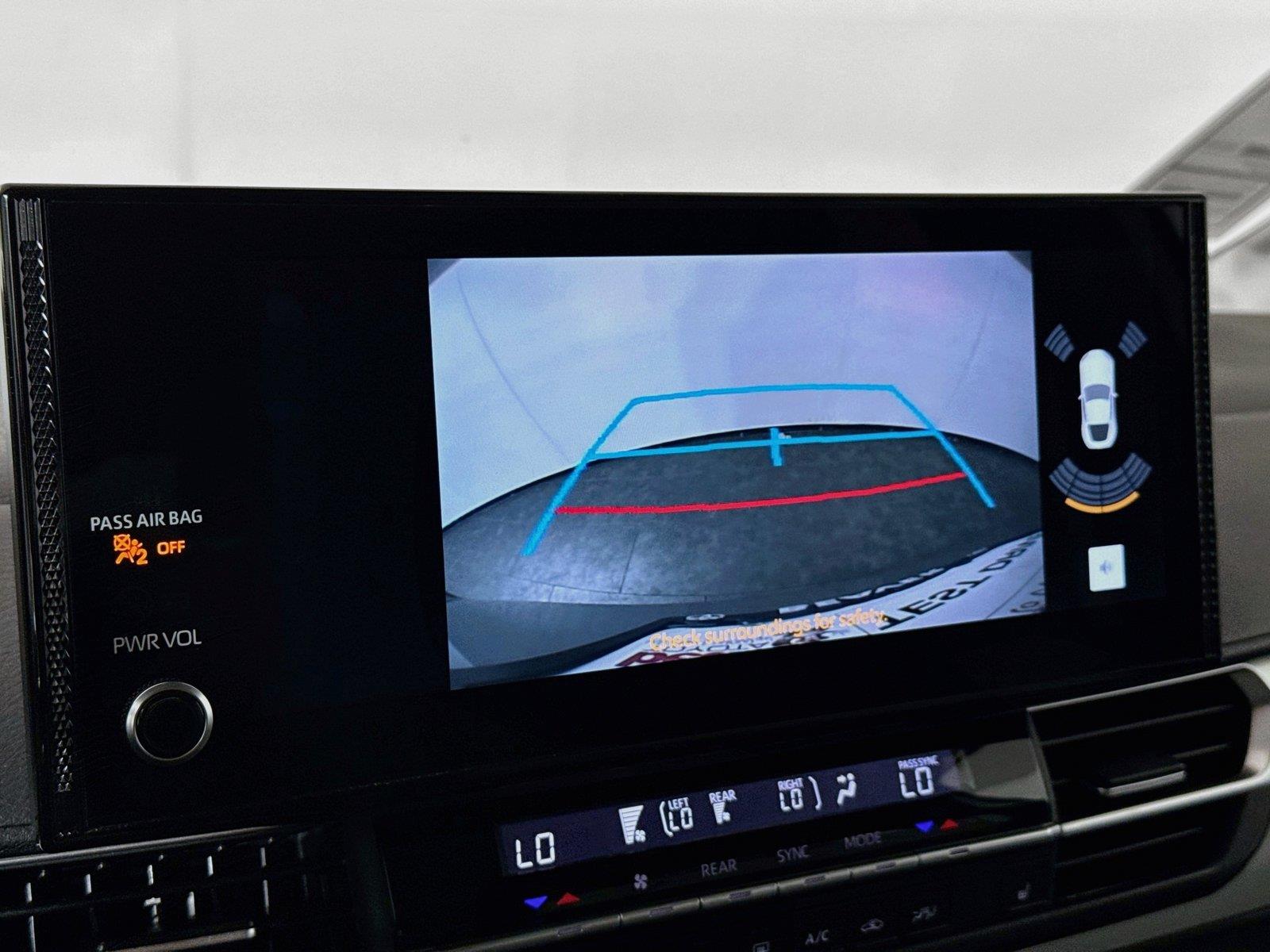 2025 Toyota Sienna XLE 8-Passenger photo 25