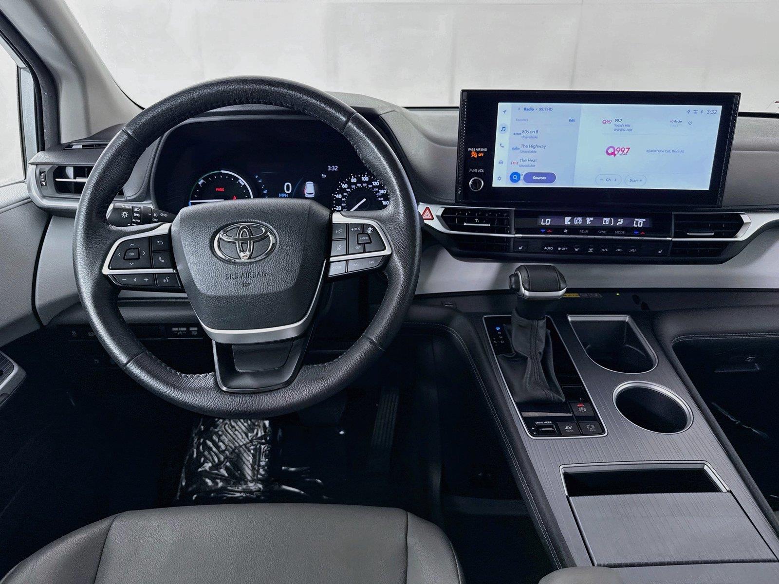 2025 Toyota Sienna XLE 8-Passenger photo 31