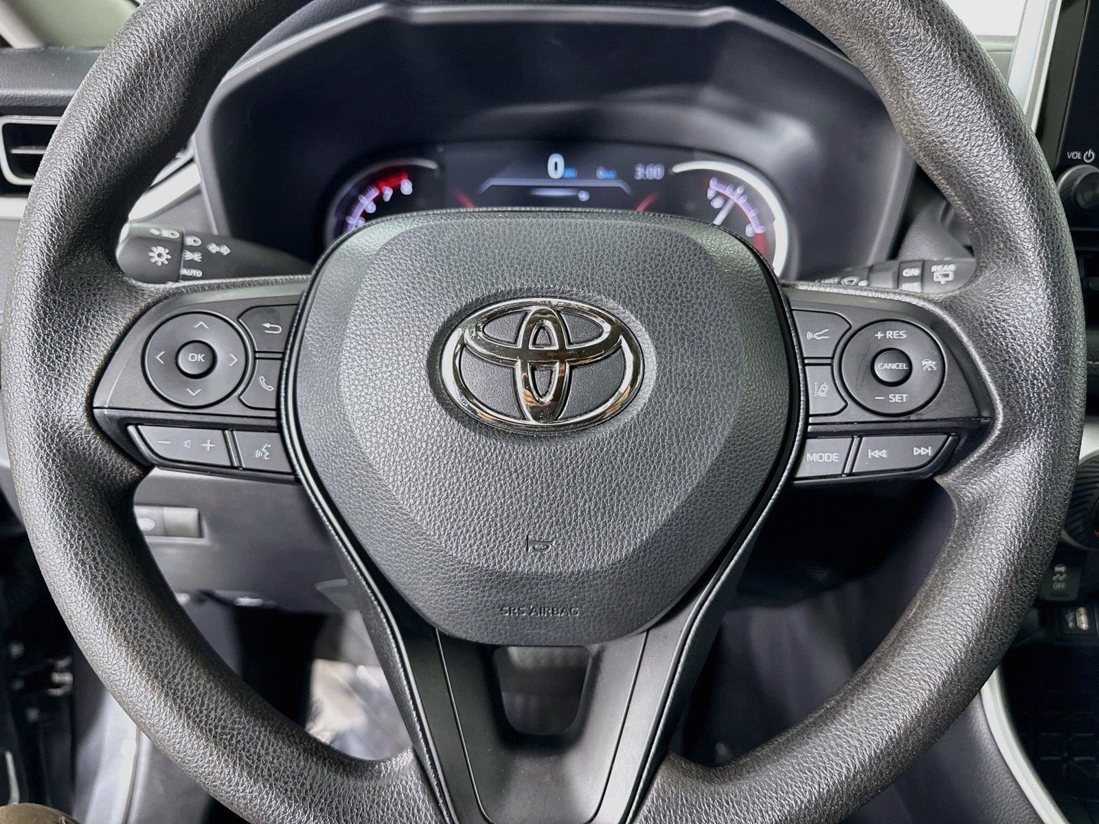 2025 Toyota RAV4 XLE photo 14