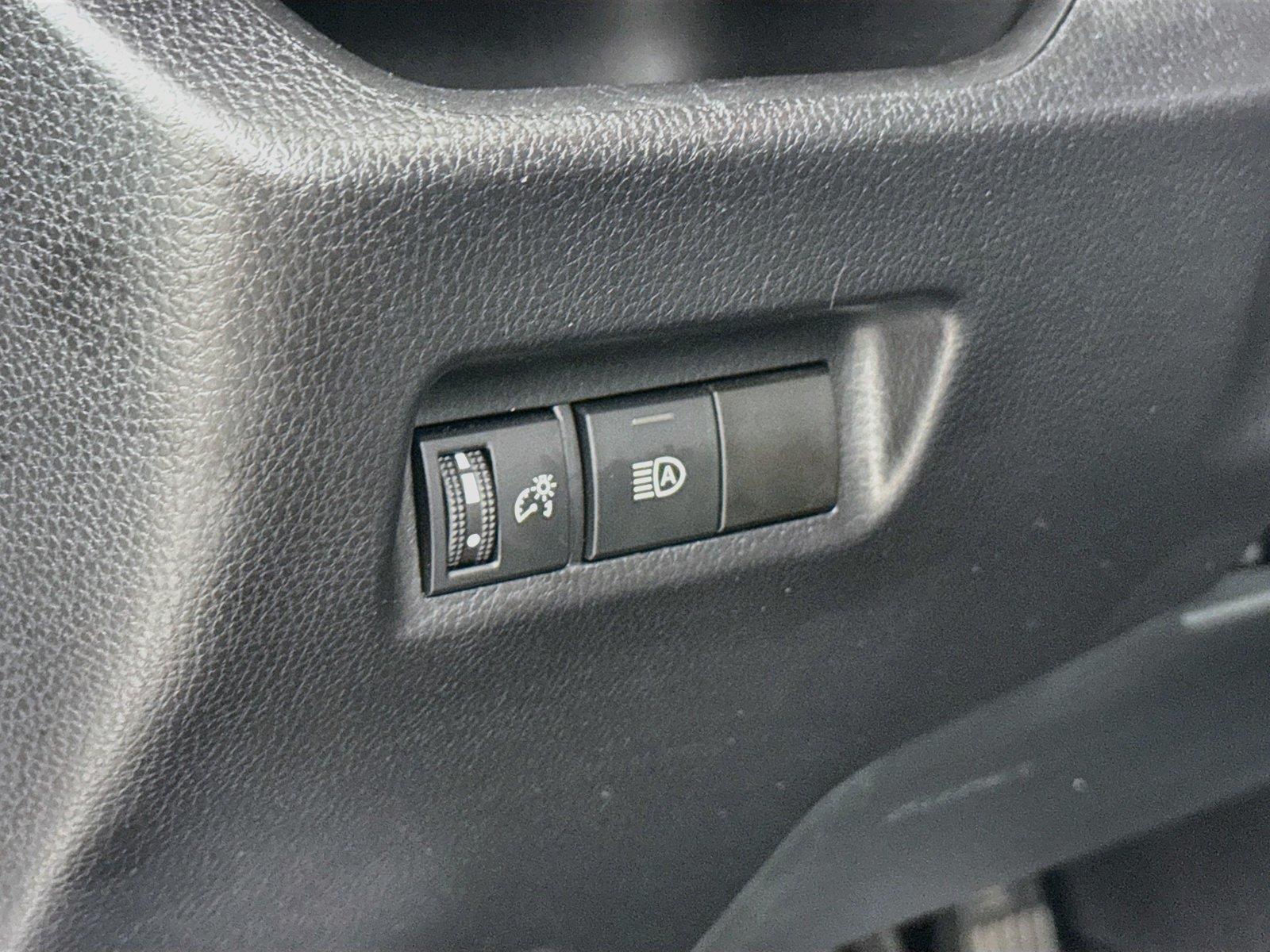 2021 Toyota RAV4 Hybrid XLE photo 13