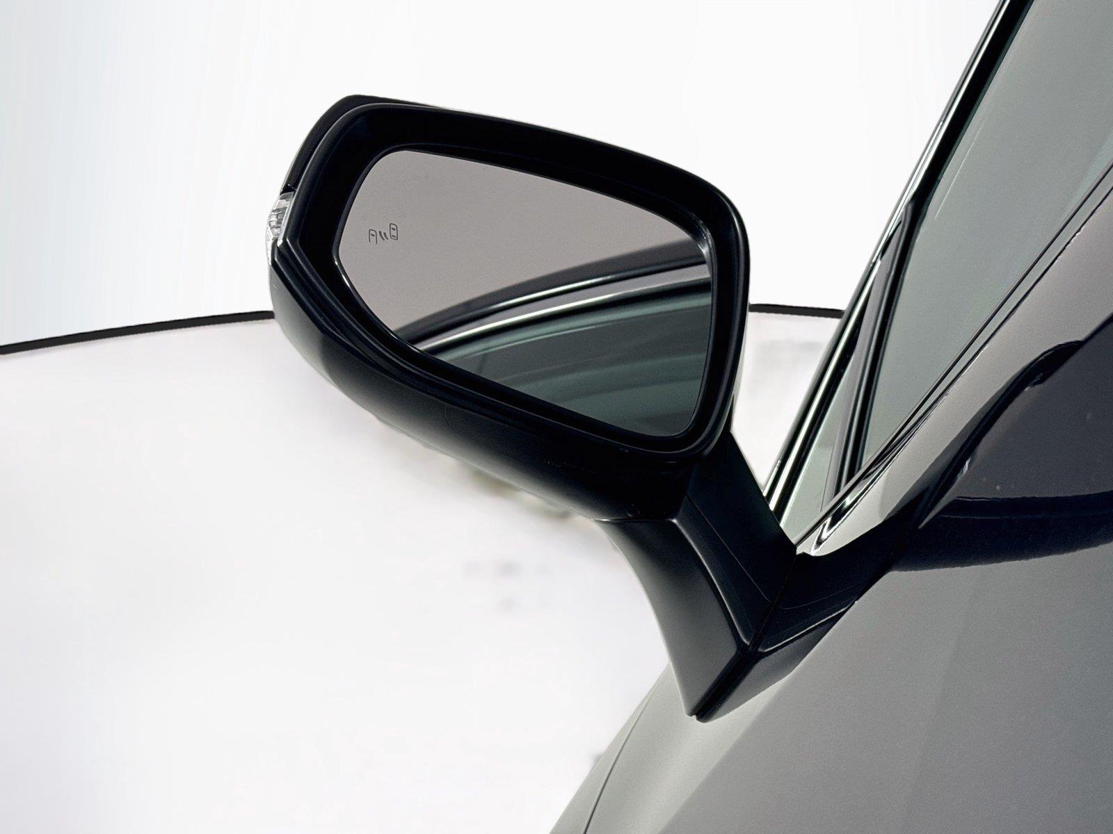 2021 Toyota RAV4 Hybrid XLE photo 4