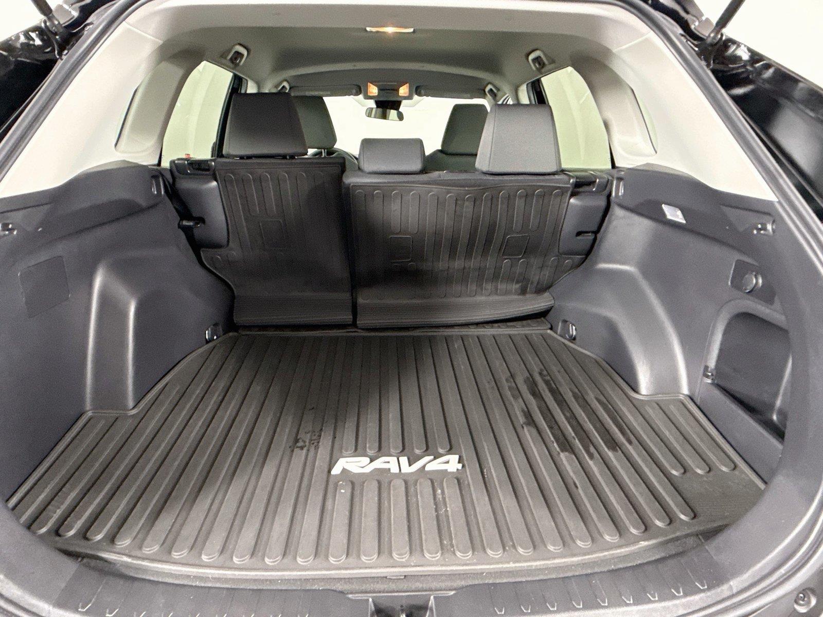2021 Toyota RAV4 Hybrid XLE photo 34