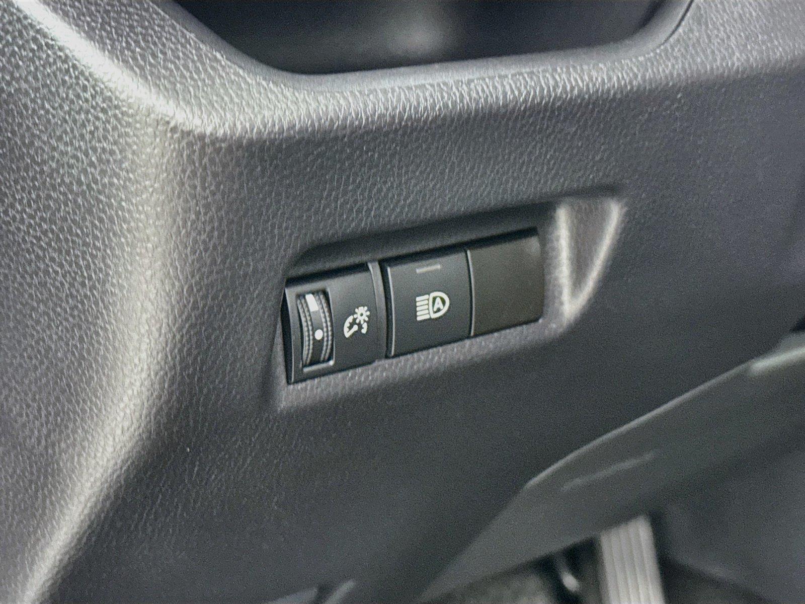 2025 Toyota RAV4 XLE photo 14