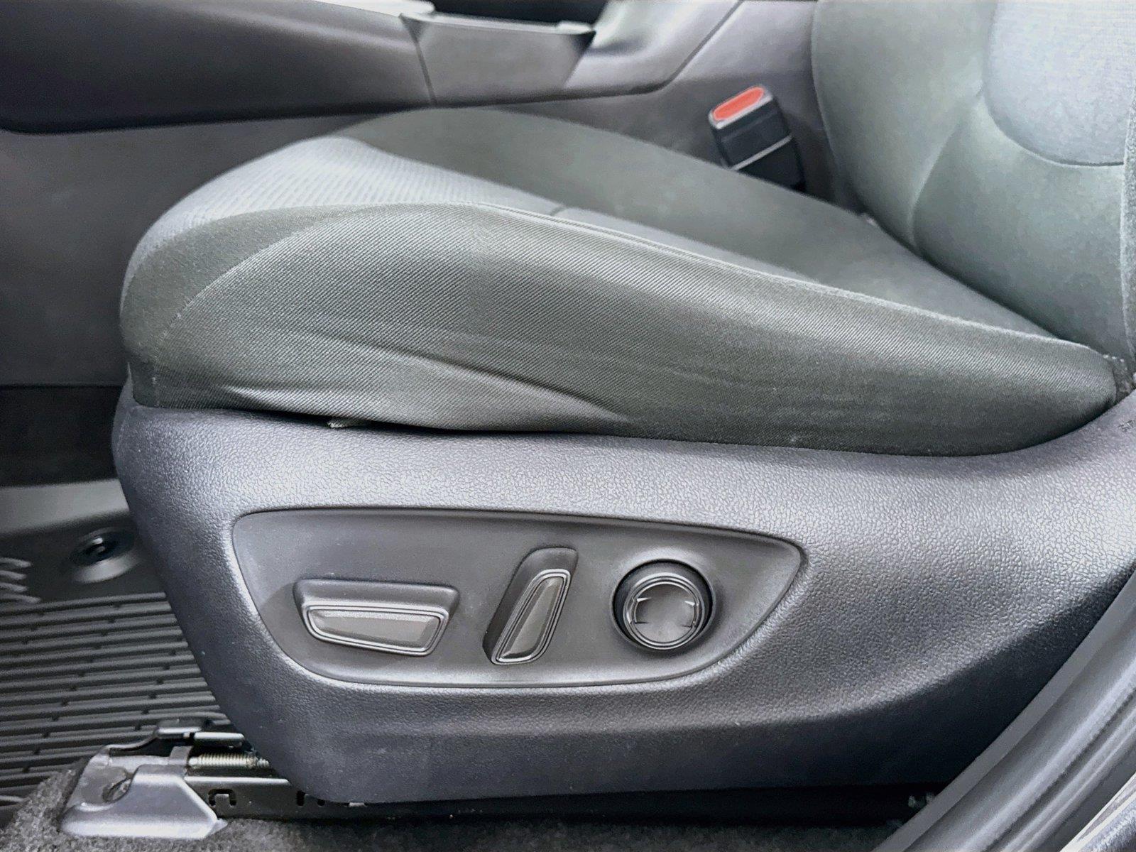 2025 Toyota RAV4 XLE photo 26