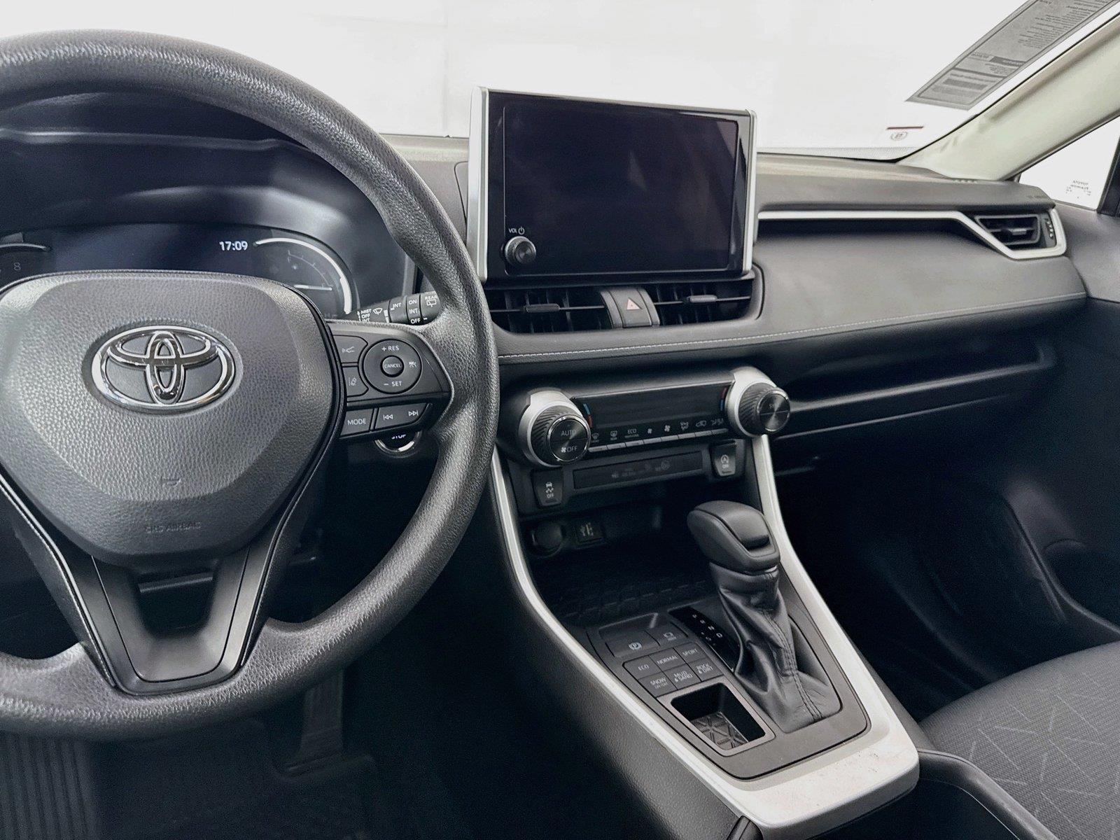 2025 Toyota RAV4 XLE photo 29