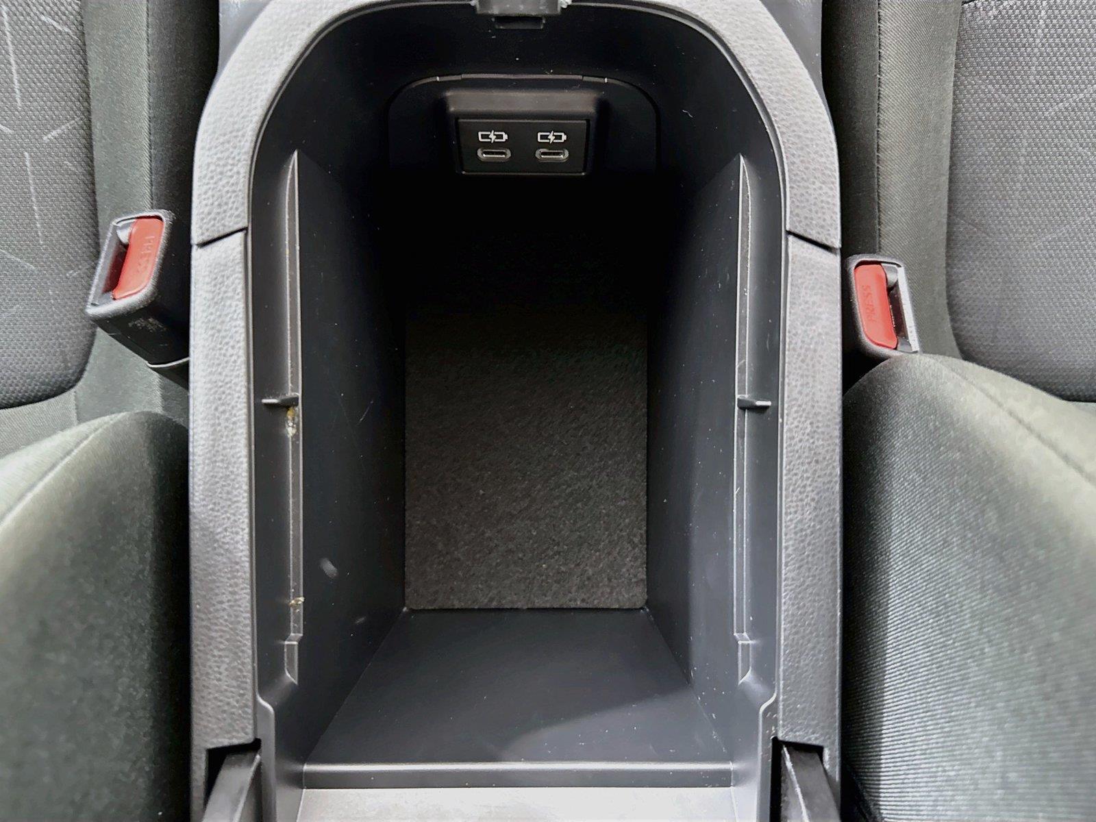 2025 Toyota RAV4 XLE photo 30