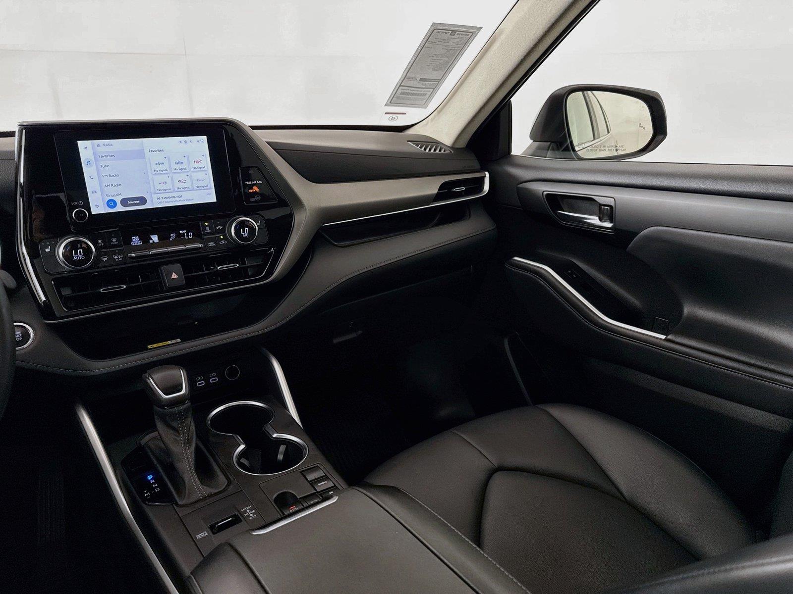 2023 Toyota Highlander XLE photo 32