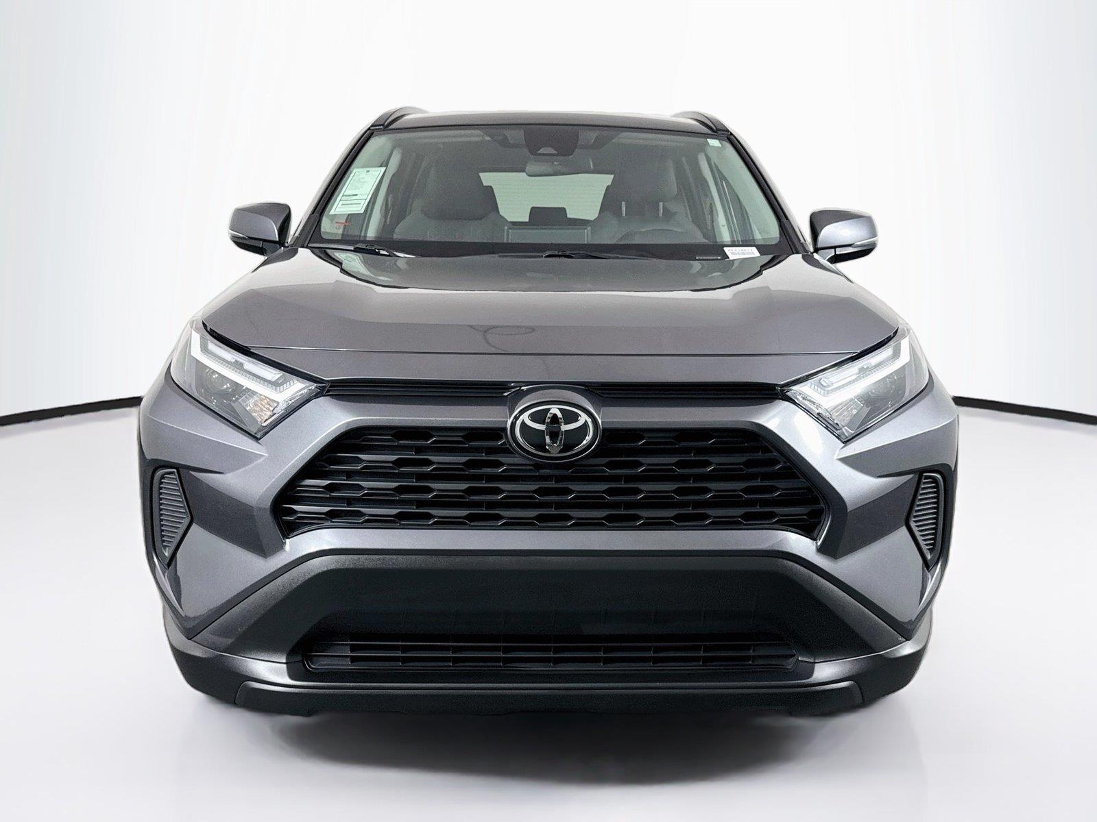 2025 Toyota RAV4 XLE photo 7