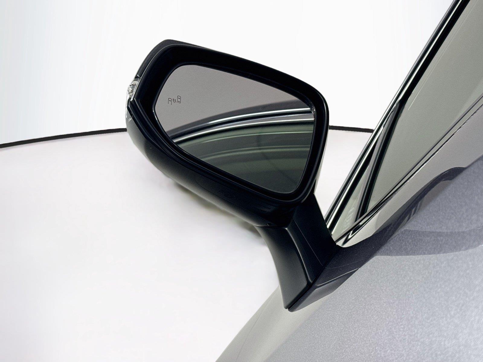 2025 Toyota RAV4 Hybrid XLE photo 4