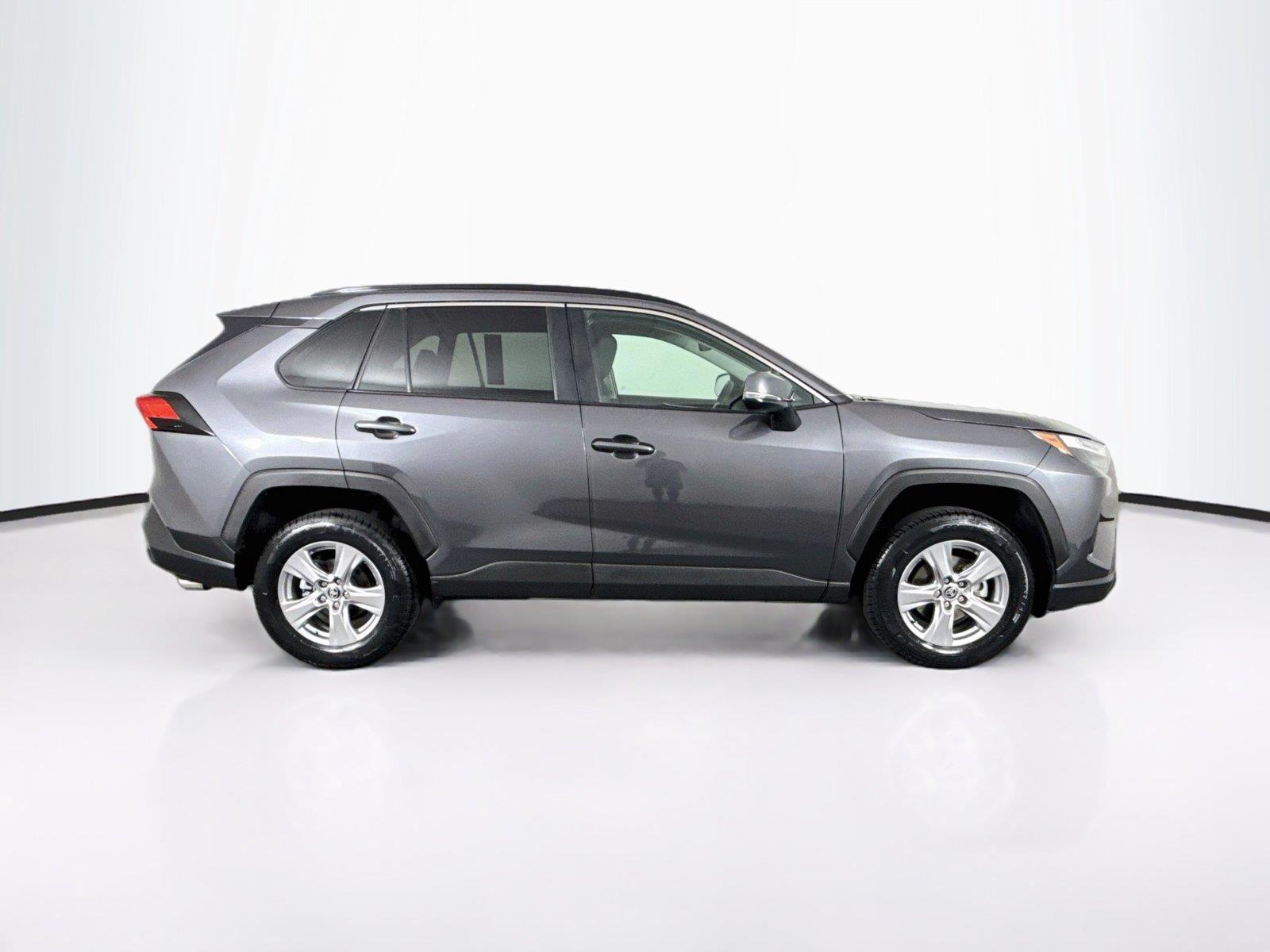 2025 Toyota RAV4 XLE photo 9