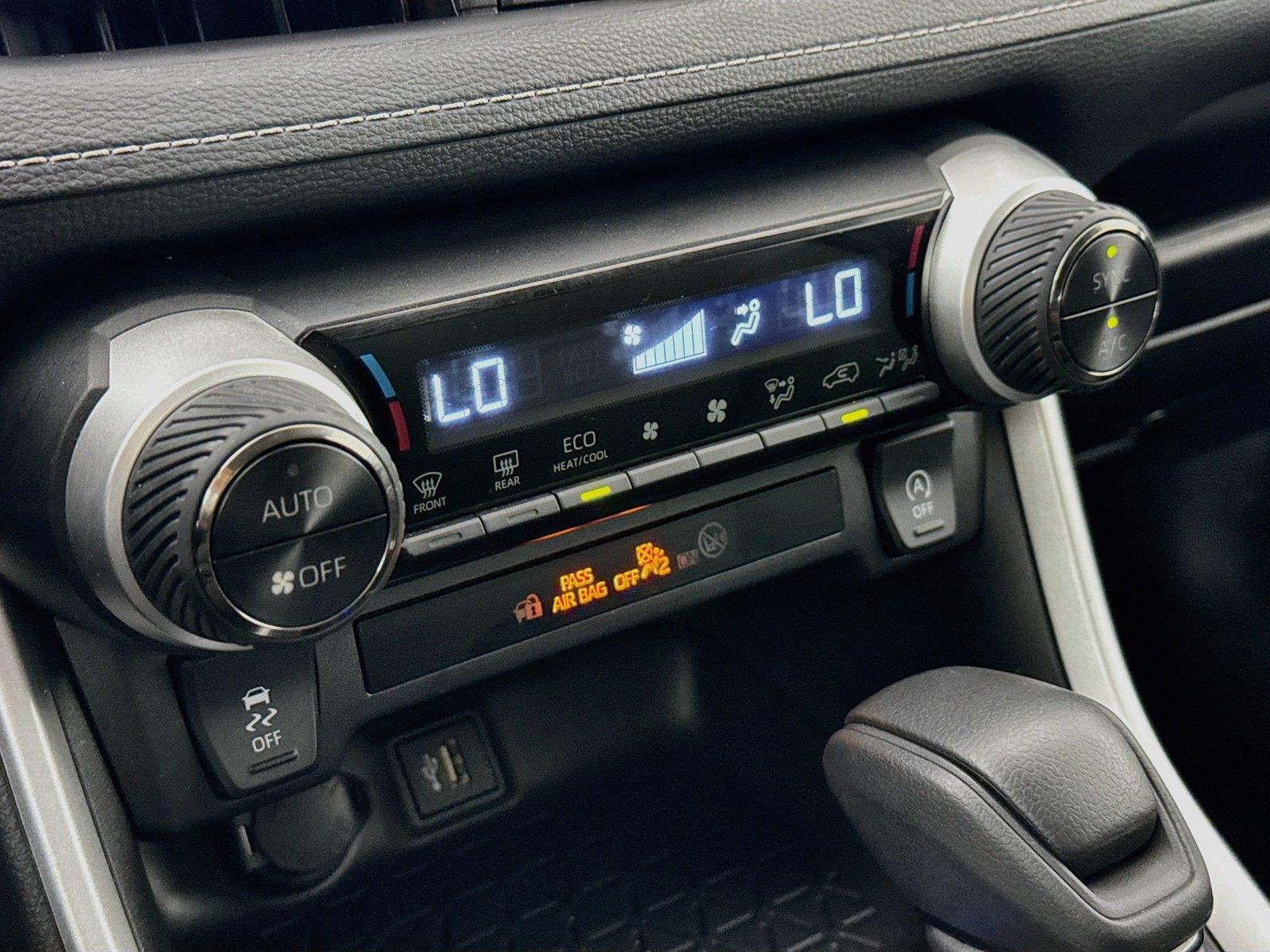 2025 Toyota RAV4 XLE photo 23