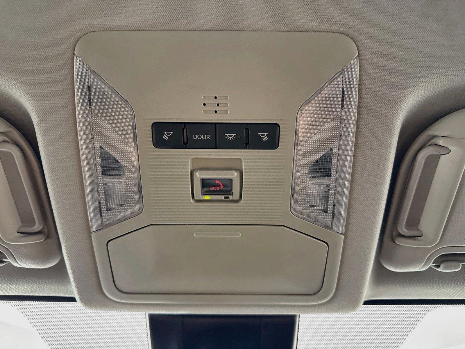 2025 Toyota RAV4 XLE photo 5