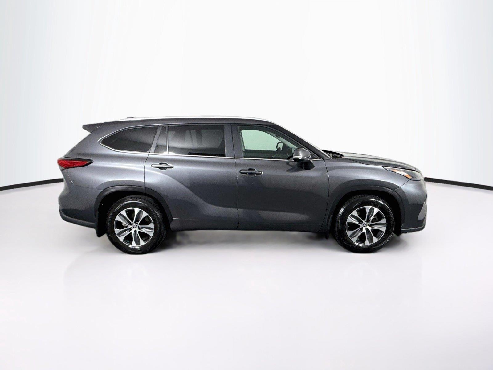 2023 Toyota Highlander XLE photo 10