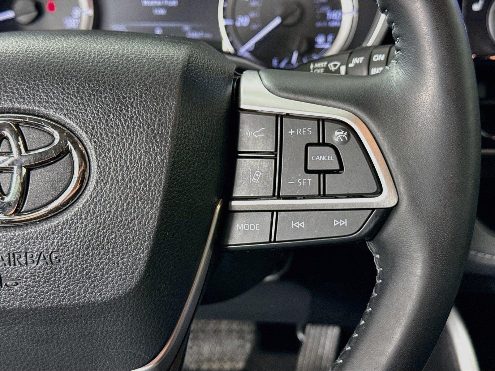 2023 Toyota Highlander XLE photo 19