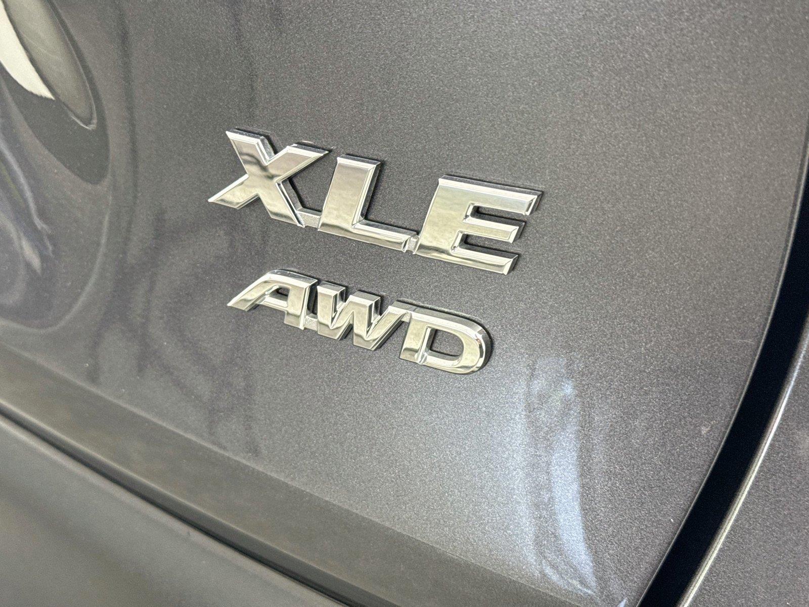 2025 Toyota RAV4 XLE photo 13