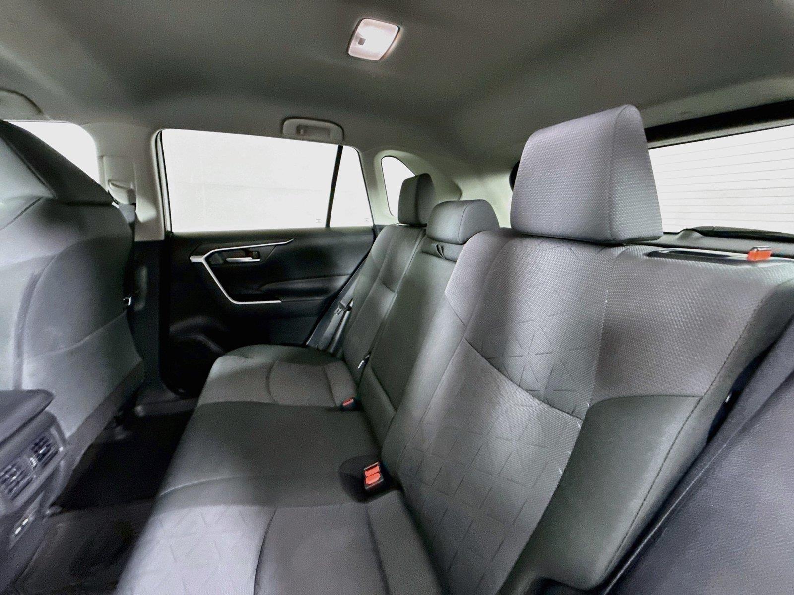 2025 Toyota RAV4 XLE photo 27