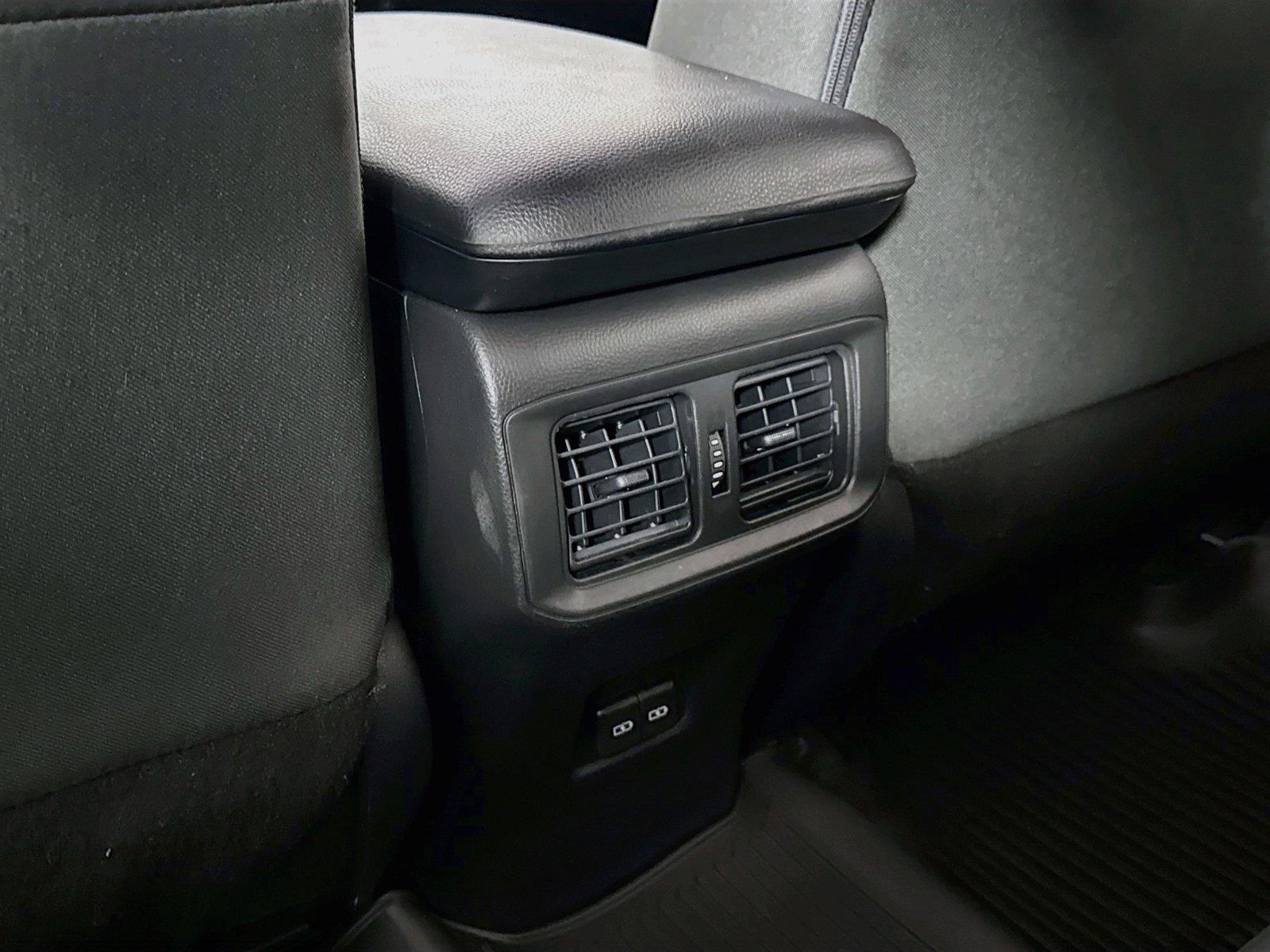 2025 Toyota RAV4 XLE photo 32