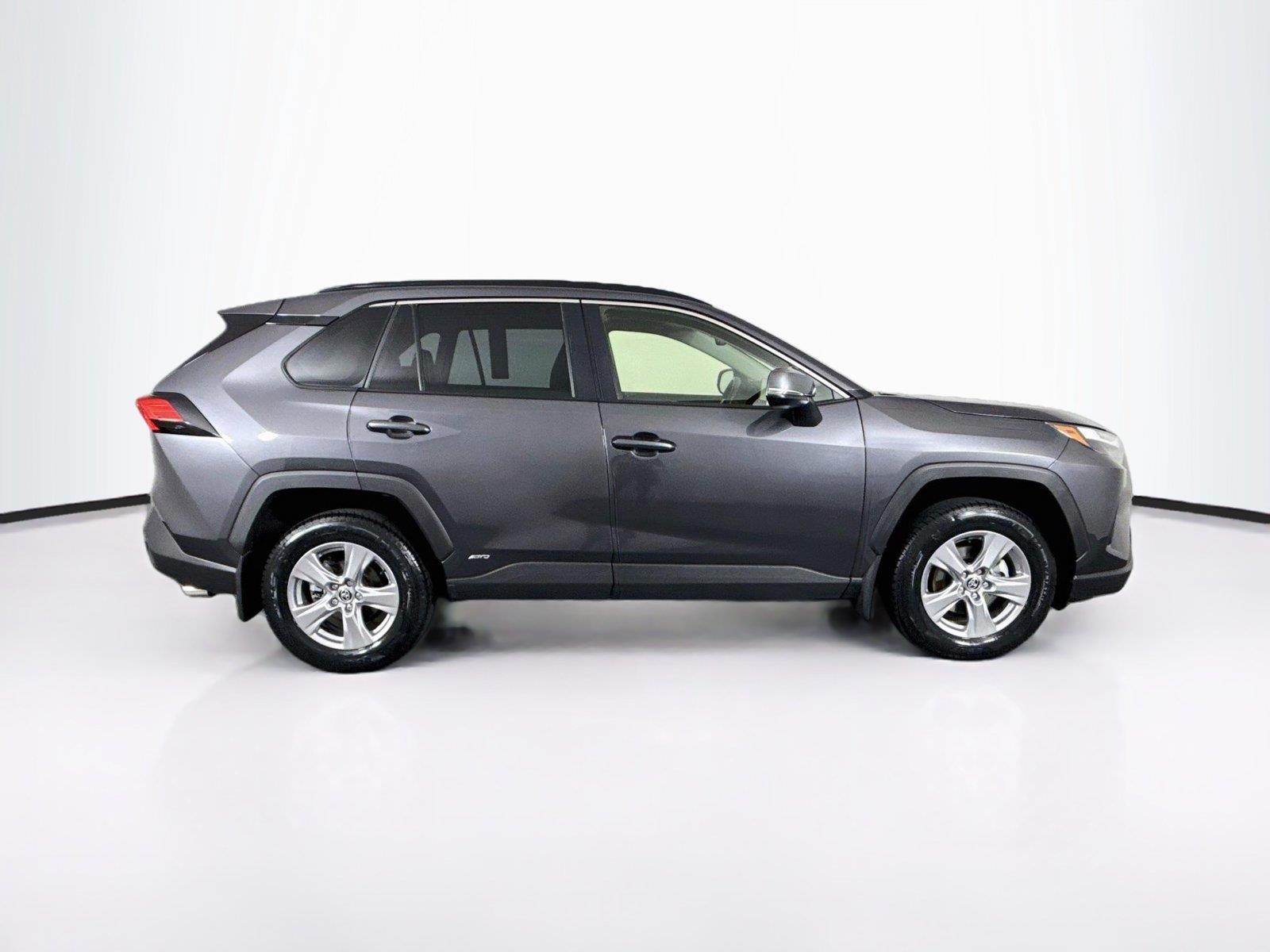2025 Toyota RAV4 Hybrid XLE photo 9