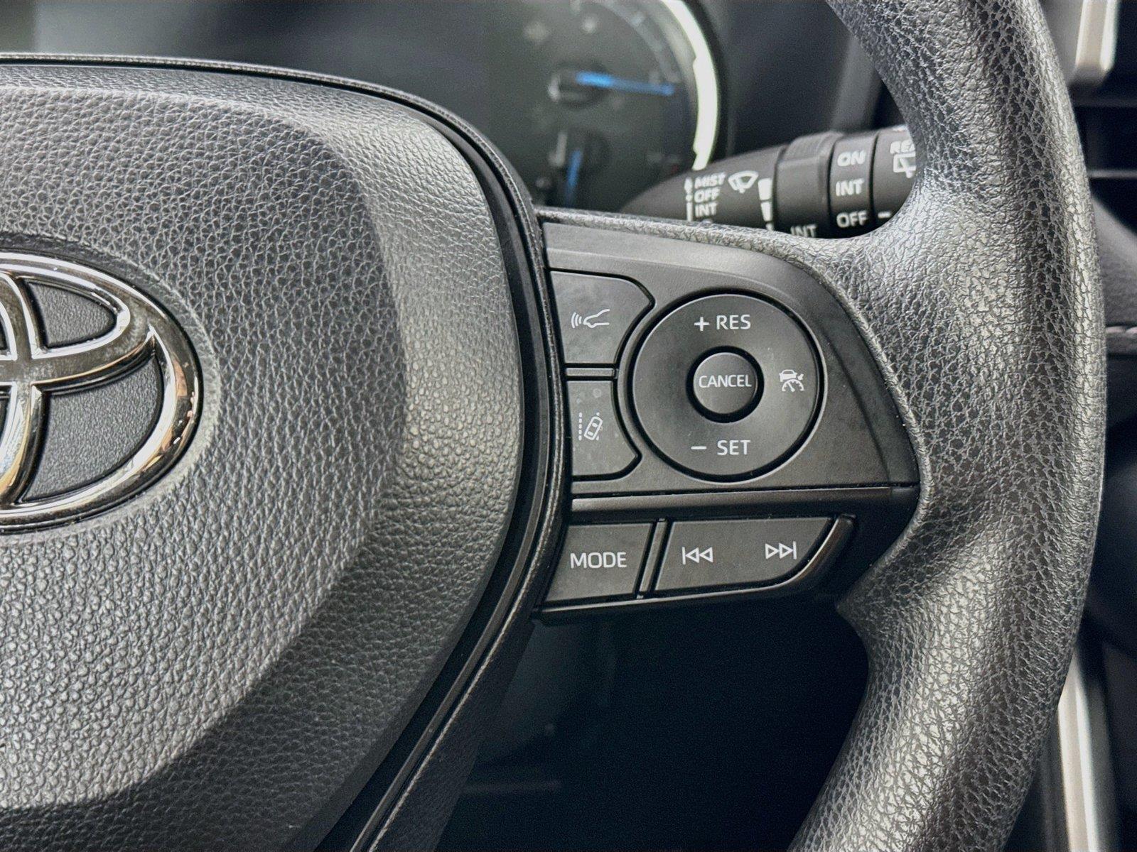 2025 Toyota RAV4 Hybrid XLE photo 17