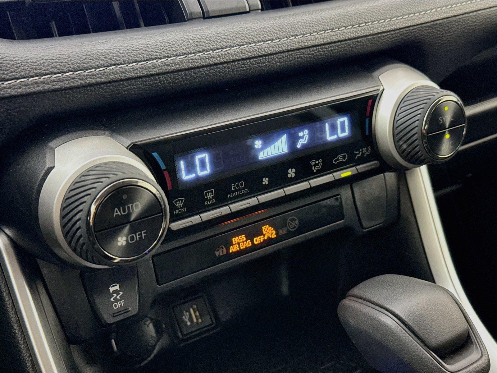 2025 Toyota RAV4 Hybrid XLE photo 23
