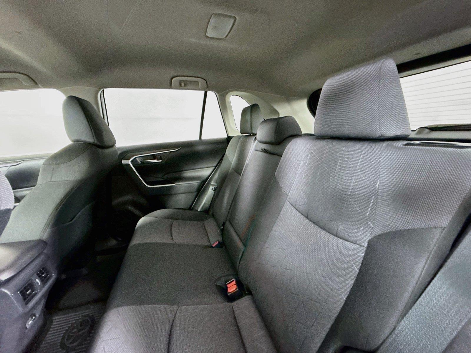 2025 Toyota RAV4 Hybrid XLE photo 27