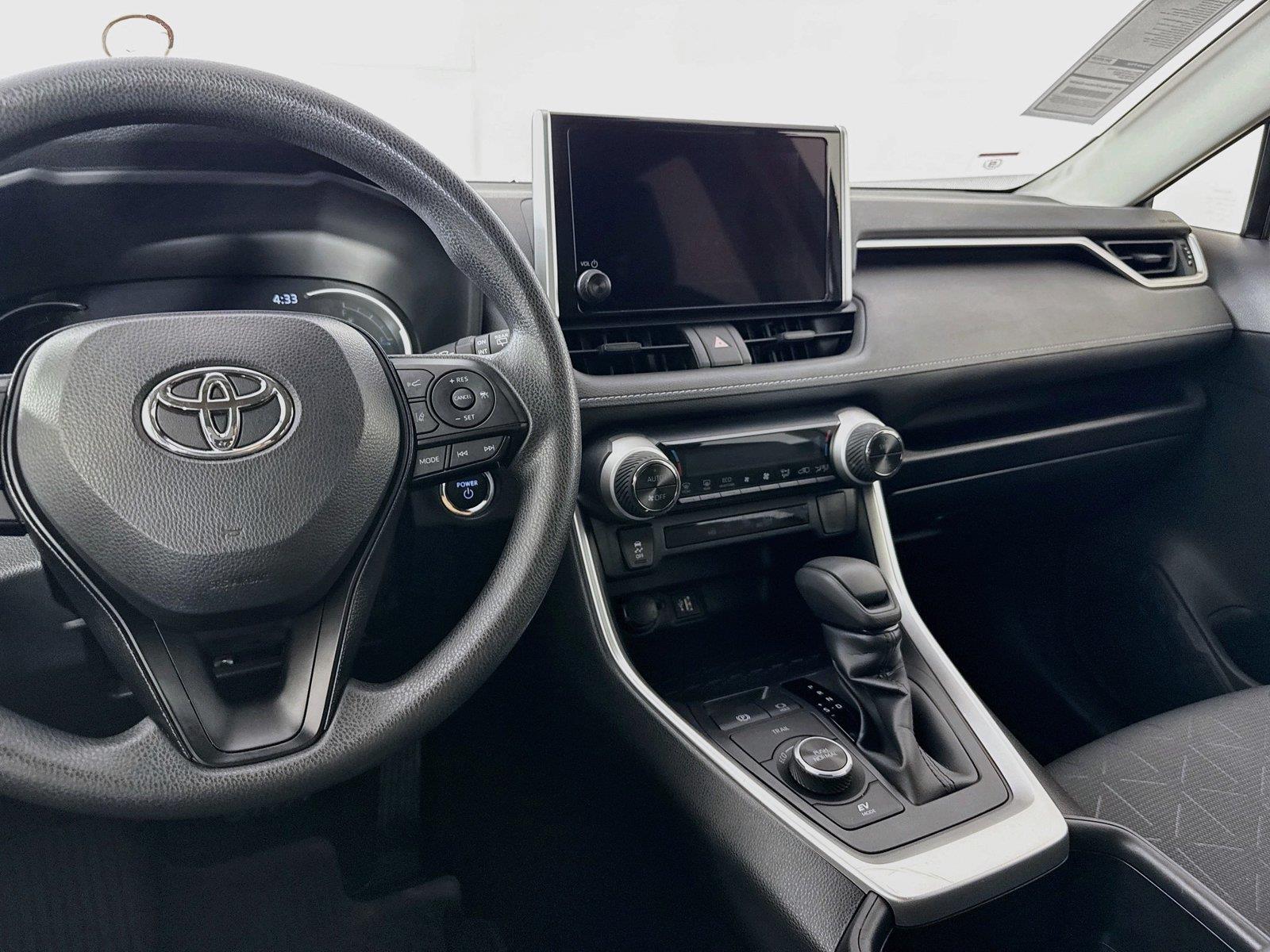 2025 Toyota RAV4 Hybrid XLE photo 29