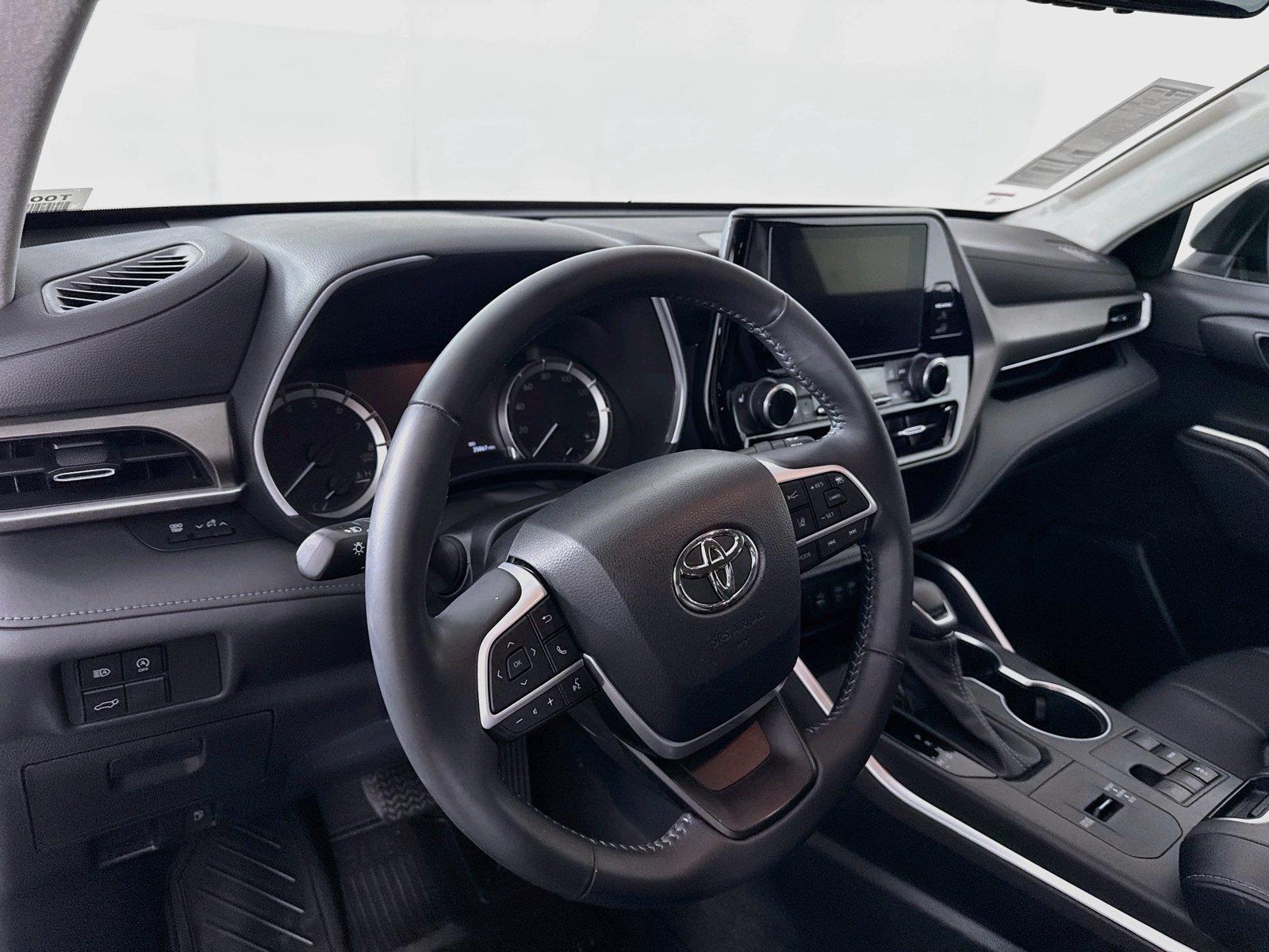 2023 Toyota Highlander XLE photo 3