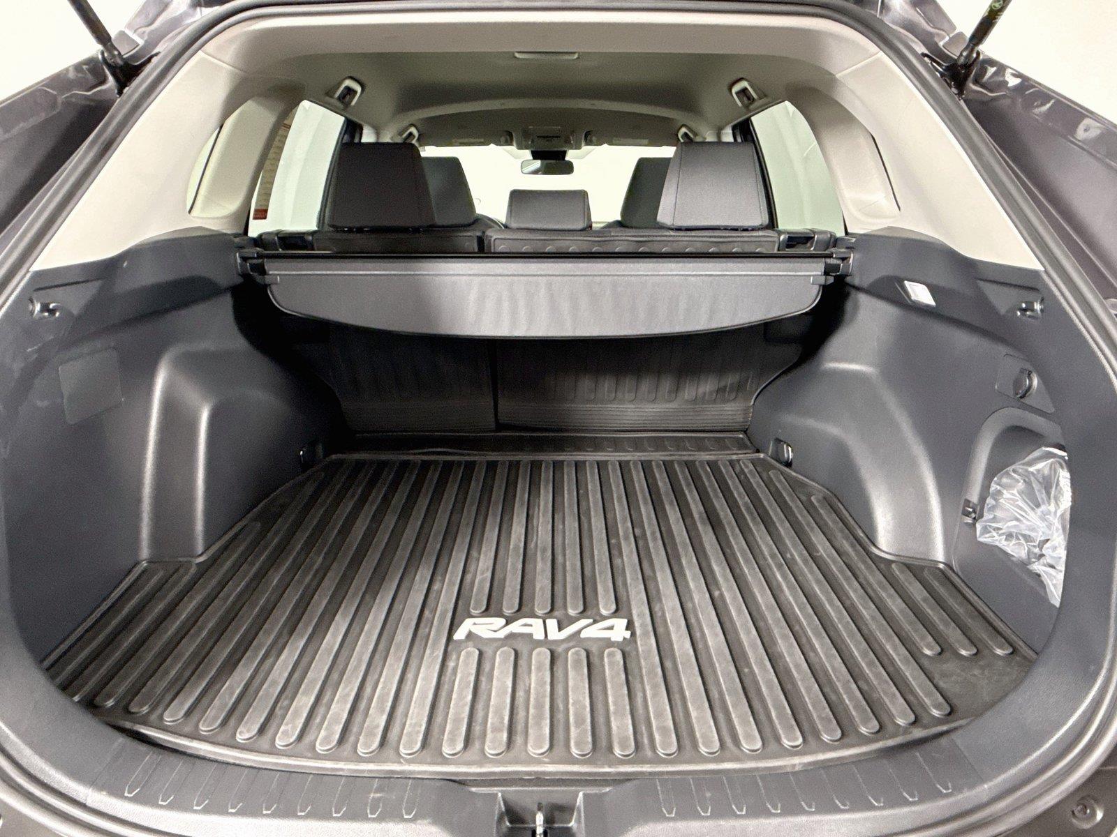 2025 Toyota RAV4 Hybrid XLE photo 35