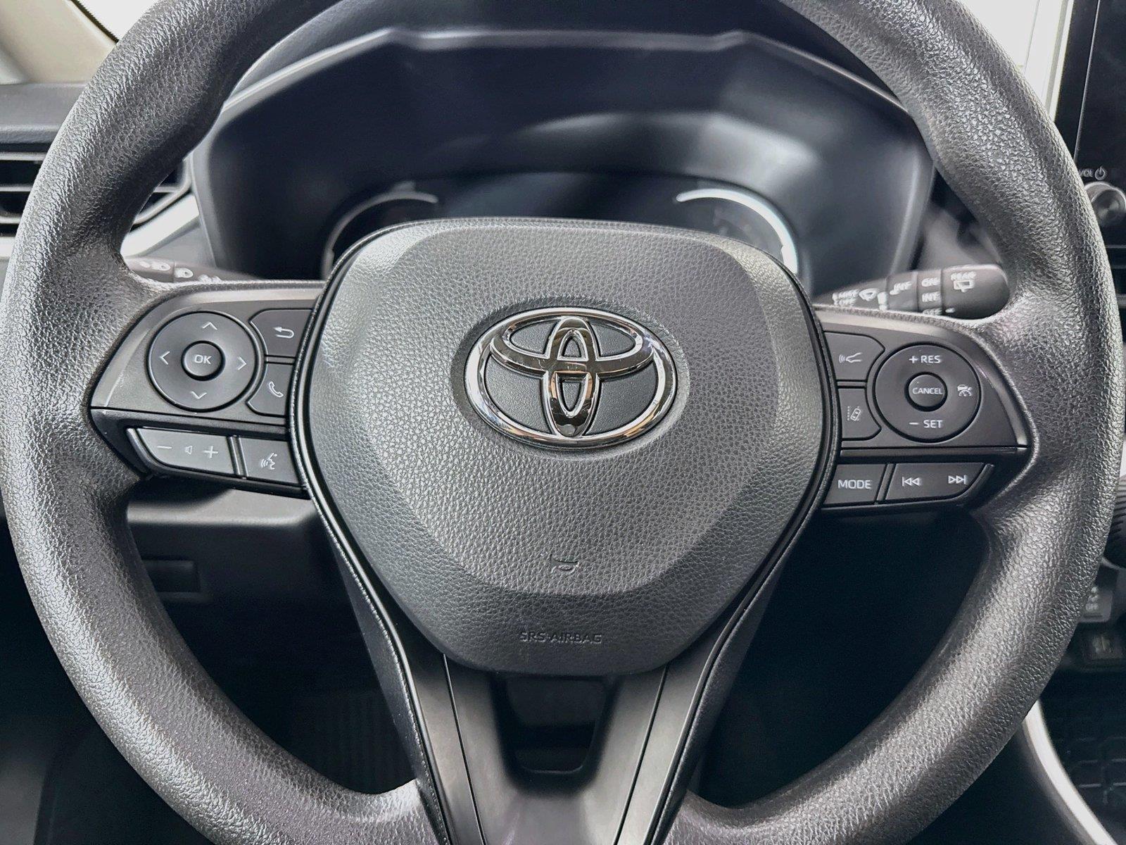 2025 Toyota RAV4 XLE photo 15