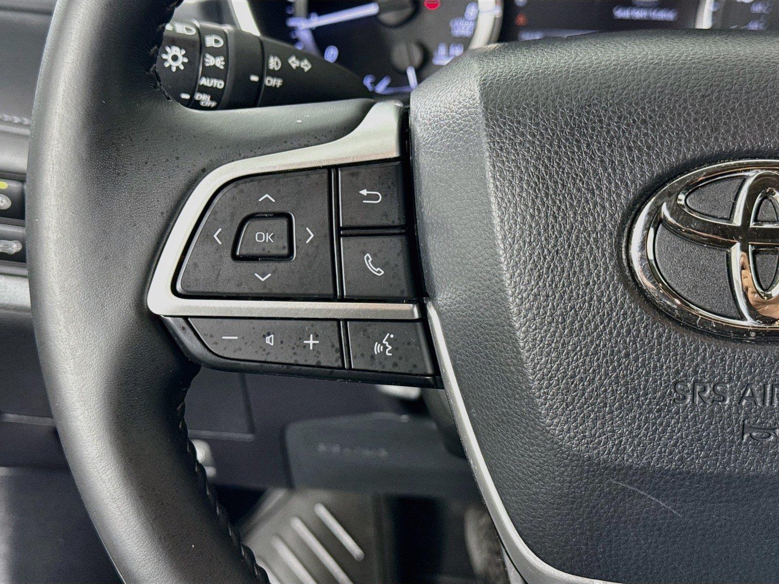 2023 Toyota Highlander XLE photo 17