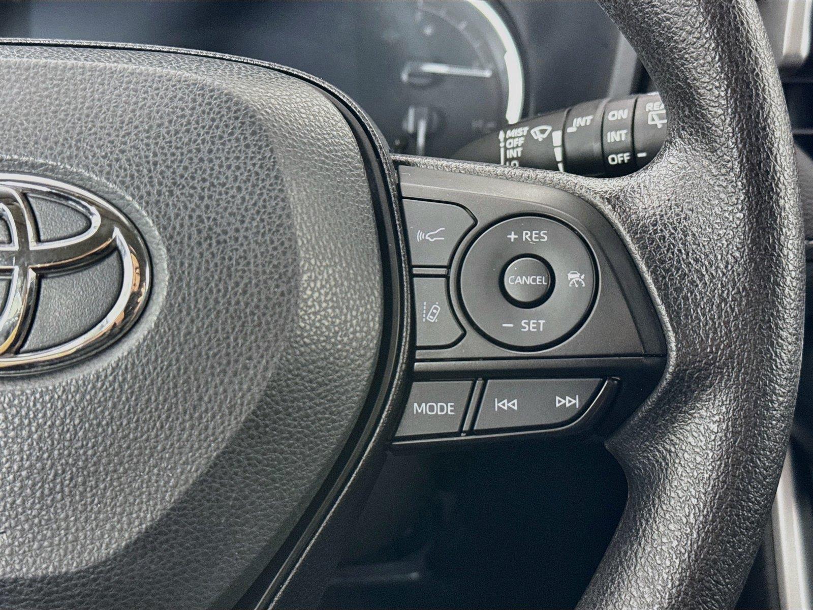 2025 Toyota RAV4 XLE photo 17